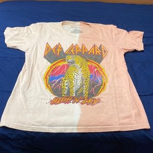 Urban Outfitters Def Leppard High N Dry 90’S Pink Dye T-shirt. Med. Like new